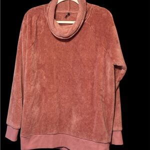 Cozy Women's Oversized Fleece Lined top in Mauve